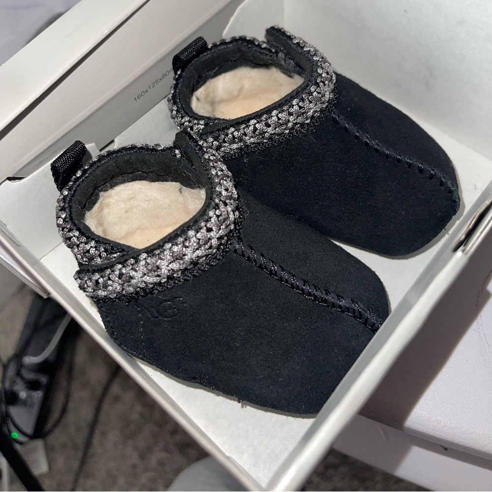 Brand New Black newborn Baby Uggs 0-6 months